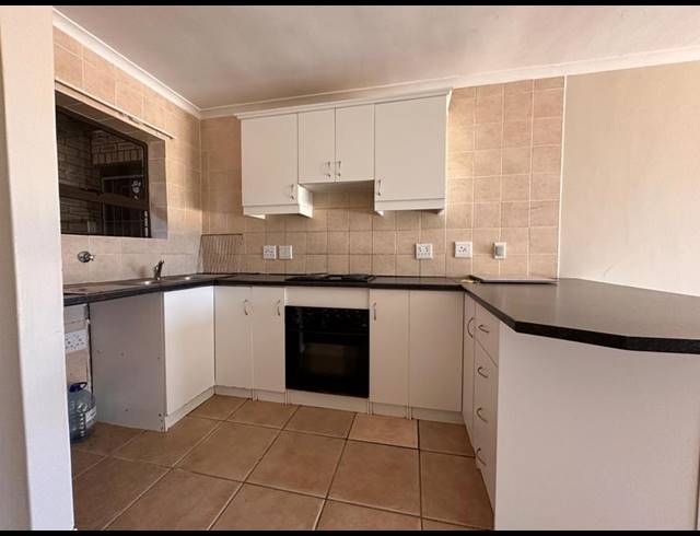2 BEDROOM PROPERTY TO RENT IN FAIRVIEW GOLF ESTATE